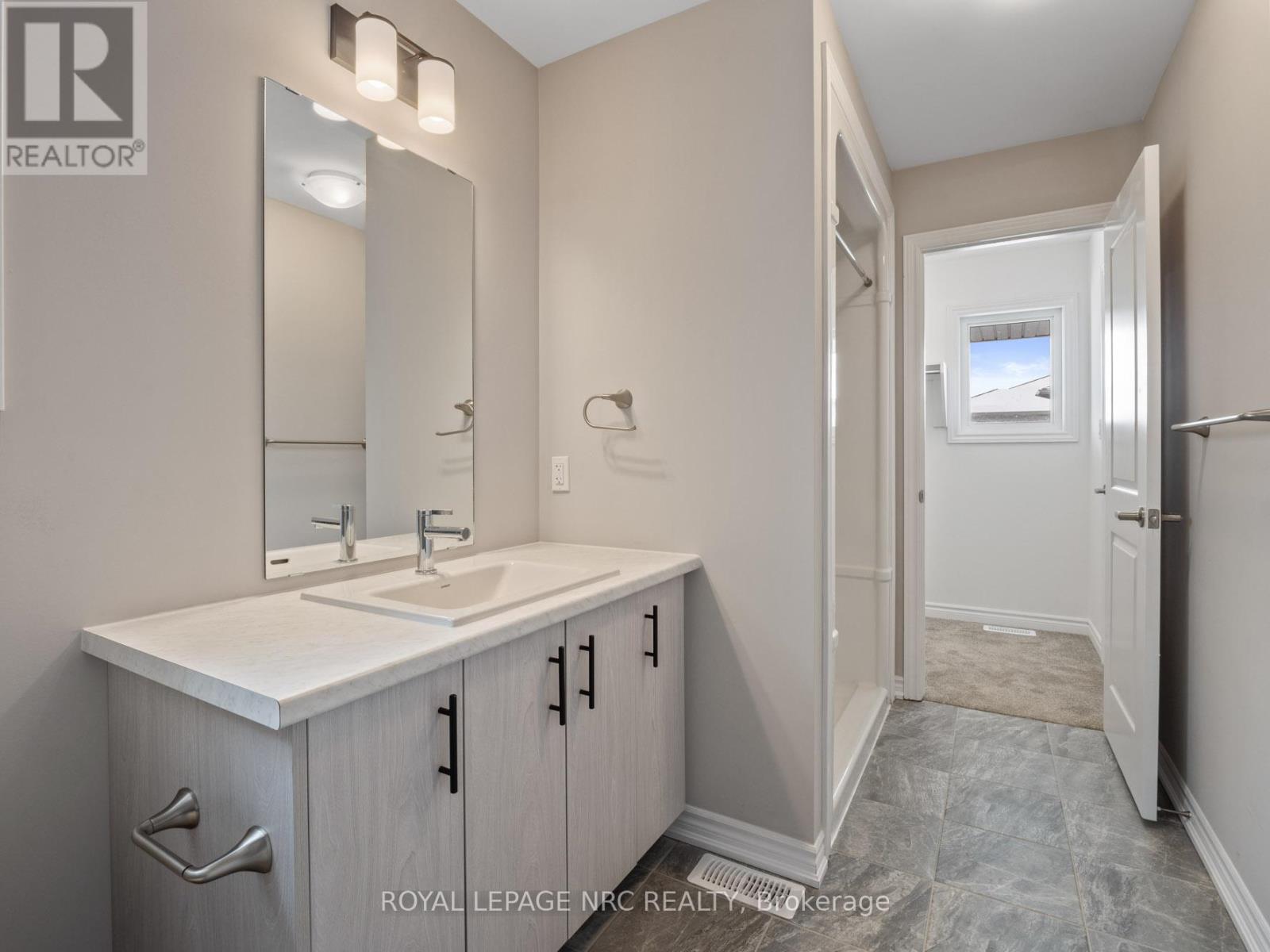 27 Renfrew Trail, Welland, Ontario  L3C 0K2 - Photo 16 - X12919208