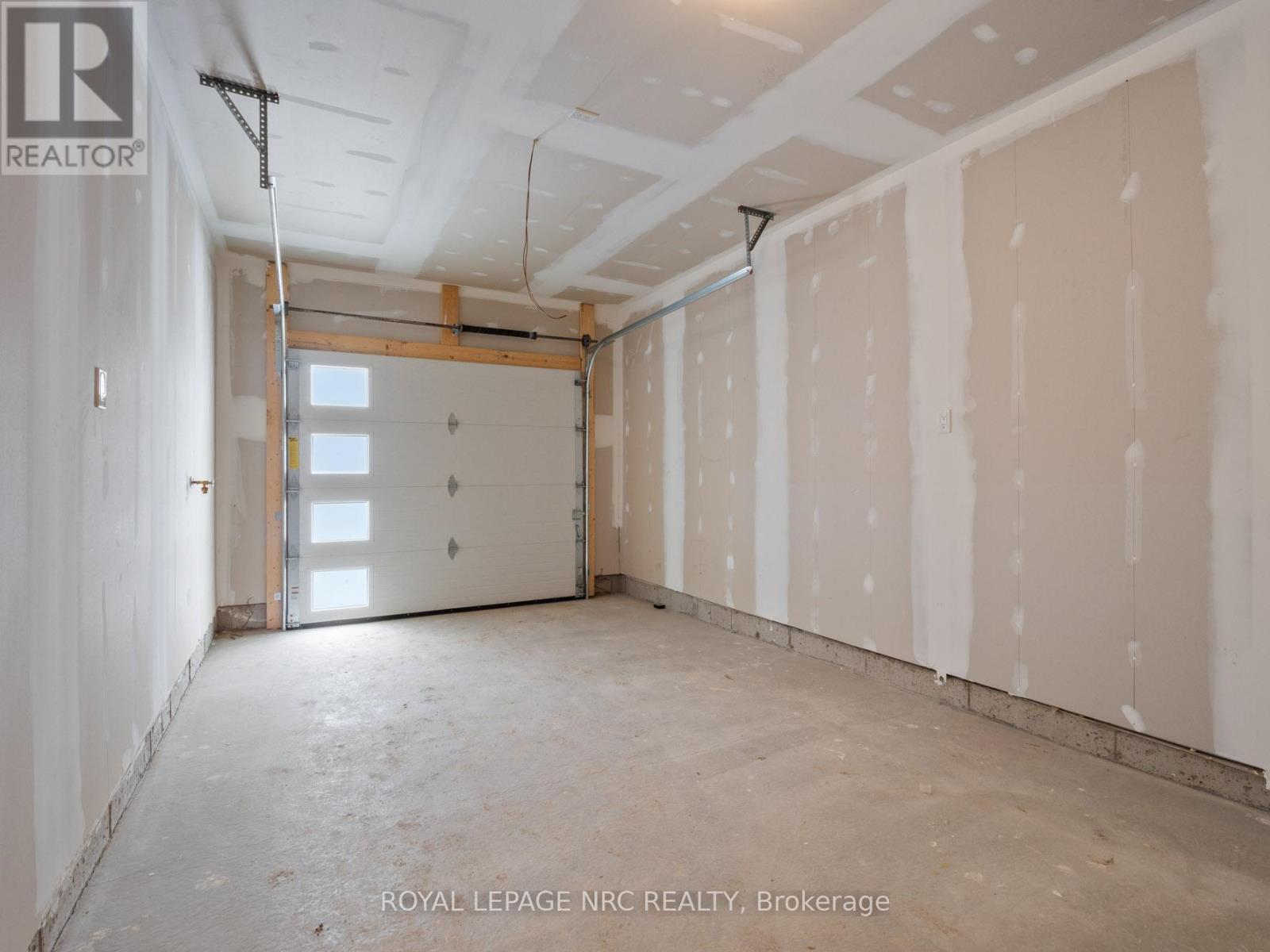 27 Renfrew Trail, Welland, Ontario  L3C 0K2 - Photo 18 - X12919208