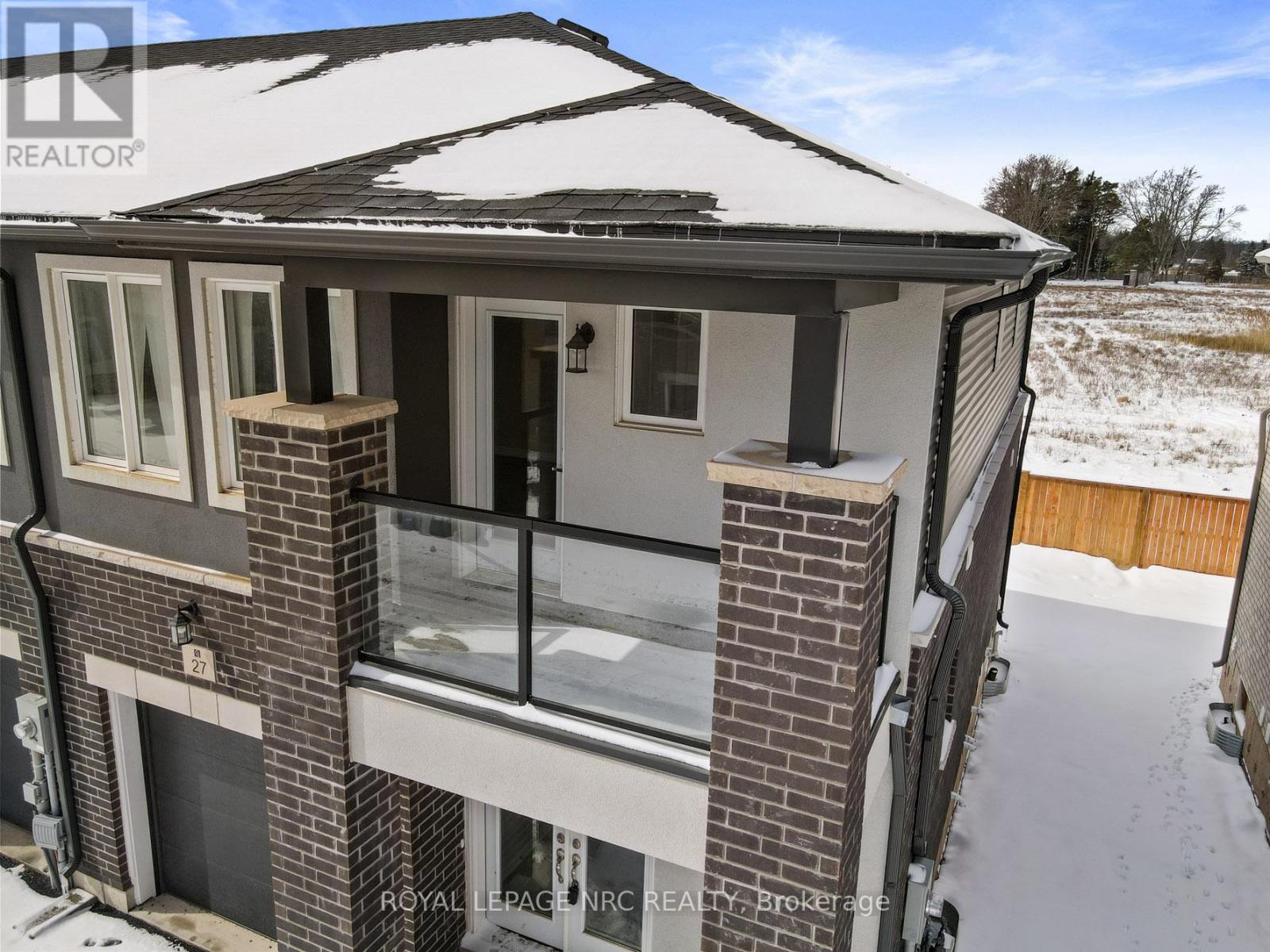 27 Renfrew Trail, Welland, Ontario  L3C 0K2 - Photo 3 - X12919208