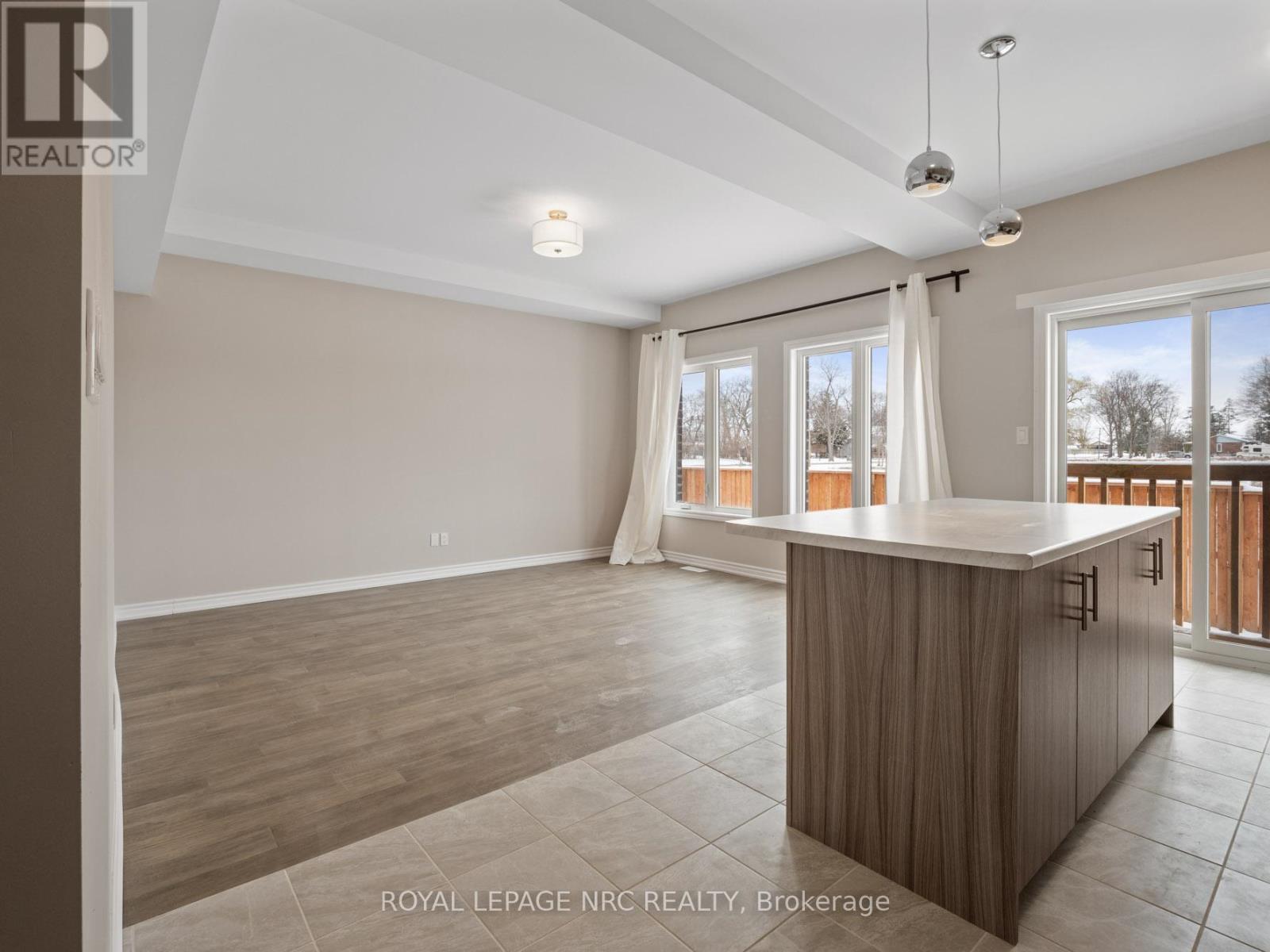 27 Renfrew Trail, Welland, Ontario  L3C 0K2 - Photo 7 - X12919208