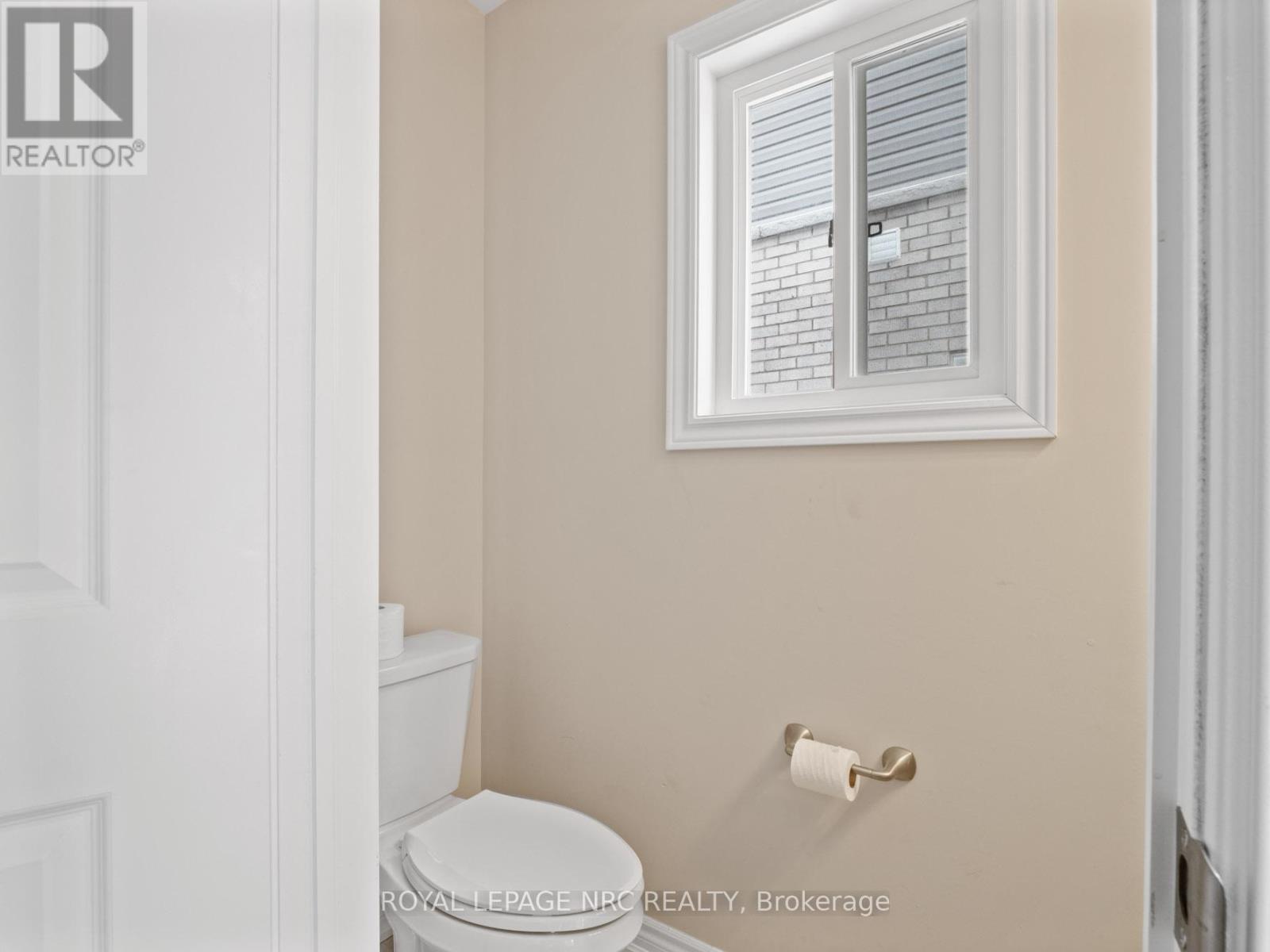 27 Renfrew Trail, Welland, Ontario  L3C 0K2 - Photo 8 - X12919208