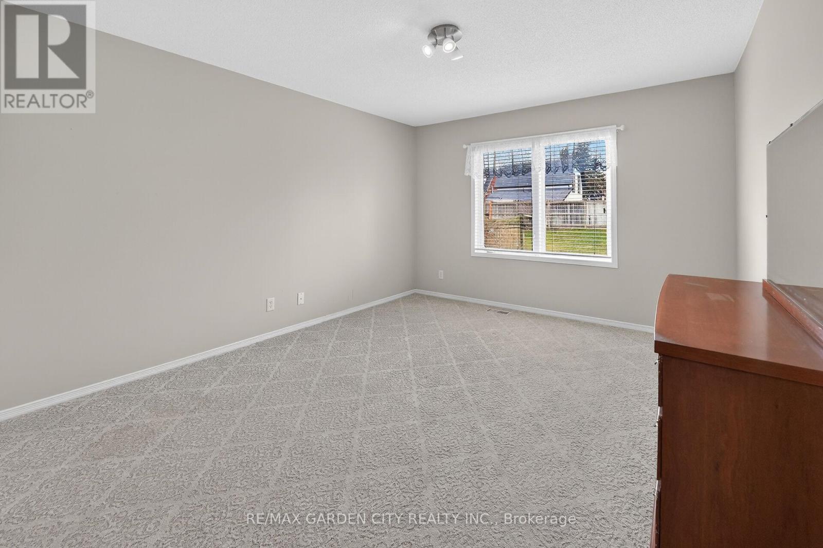 27 - 303 Central Avenue, Grimsby, Ontario  L3M 5L7 - Photo 14 - X12919252