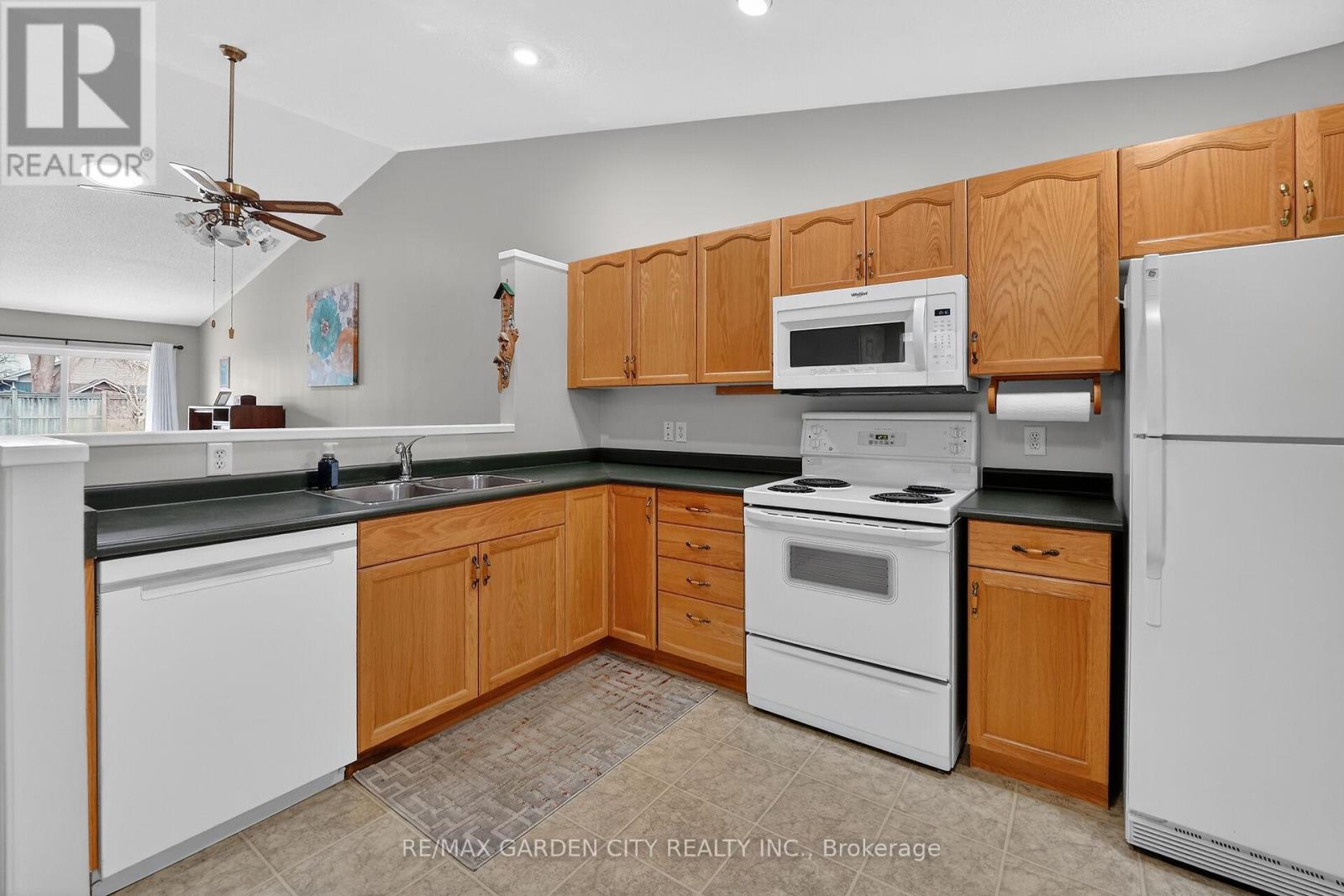 27 - 303 Central Avenue, Grimsby, Ontario  L3M 5L7 - Photo 5 - X12919252