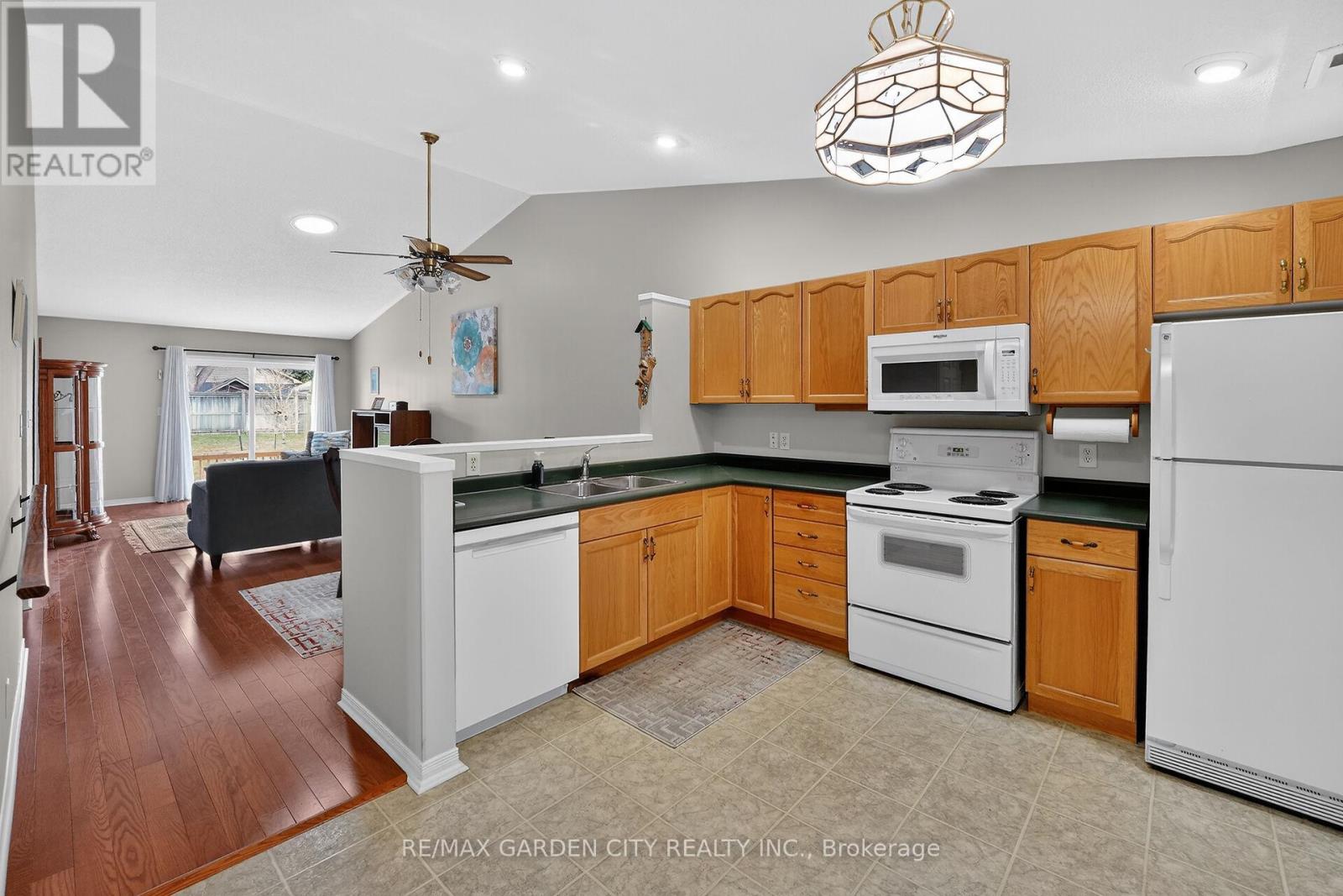 27 - 303 Central Avenue, Grimsby, Ontario  L3M 5L7 - Photo 7 - X12919252