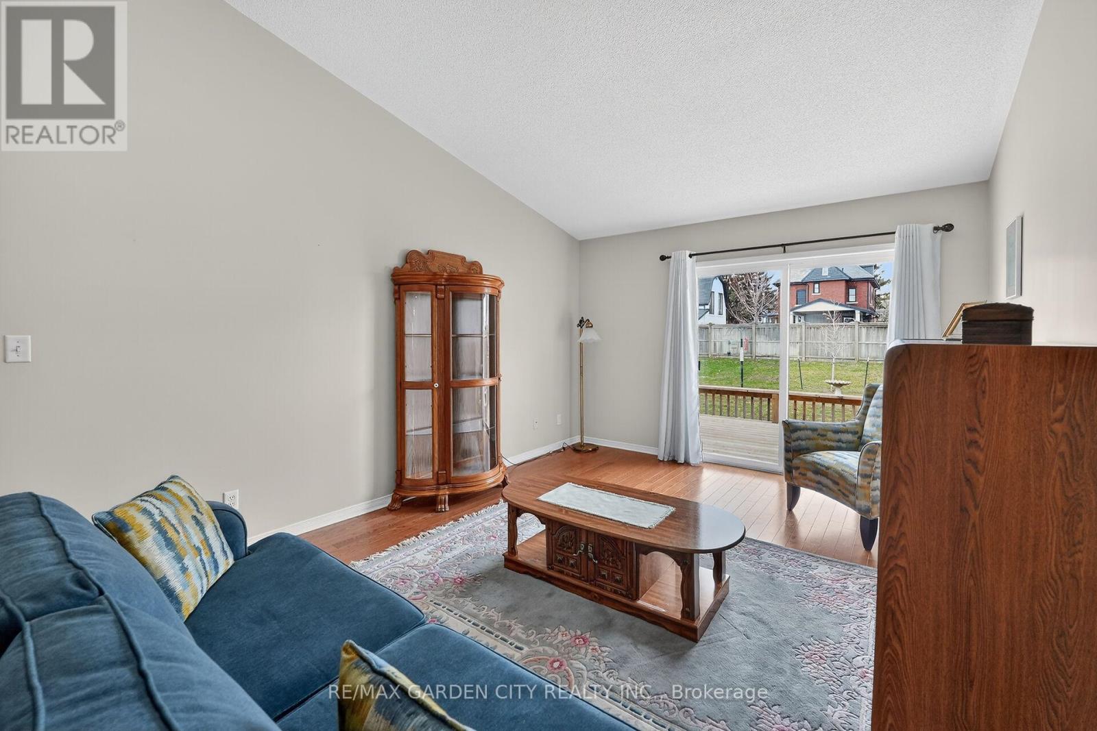 27 - 303 Central Avenue, Grimsby, Ontario  L3M 5L7 - Photo 8 - X12919252