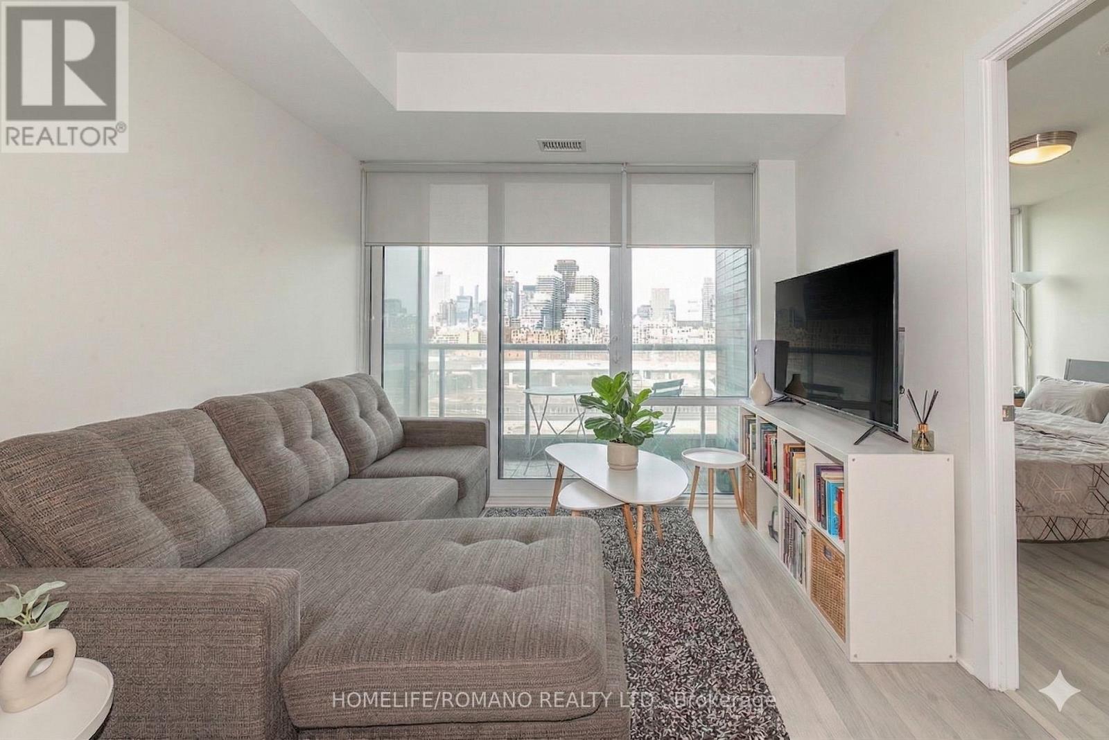 823 - 1 Edgewater Drive, Toronto, Ontario  M5A 0L1 - Photo 3 - C12886848