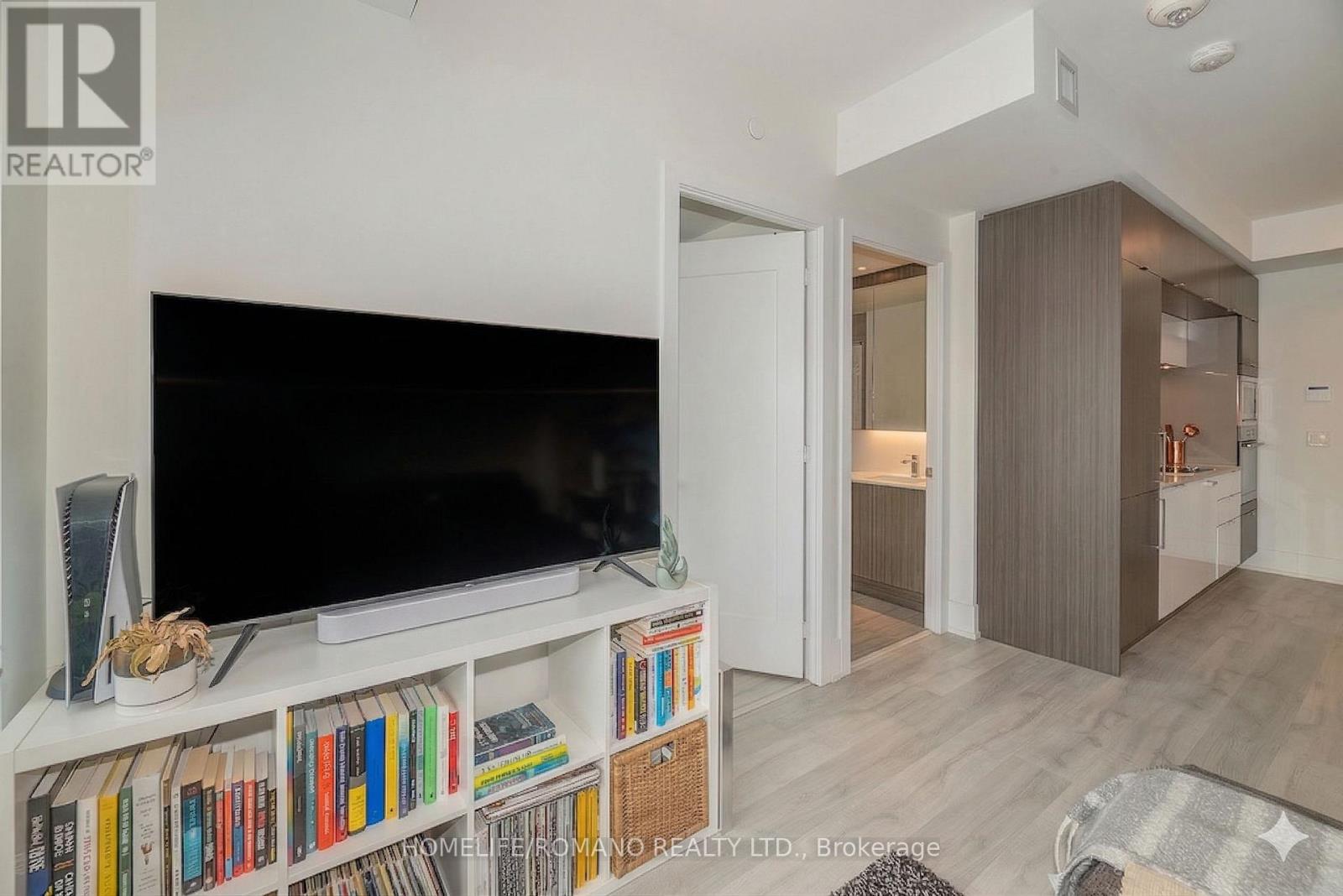 823 - 1 Edgewater Drive, Toronto, Ontario  M5A 0L1 - Photo 5 - C12886848