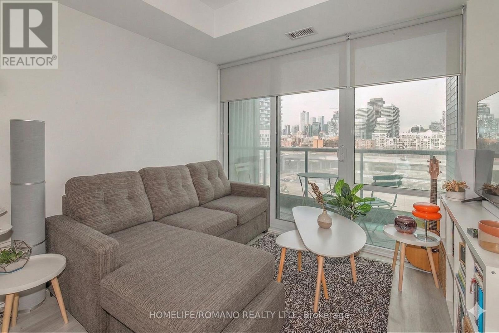 823 - 1 Edgewater Drive, Toronto, Ontario  M5A 0L1 - Photo 2 - C12886848