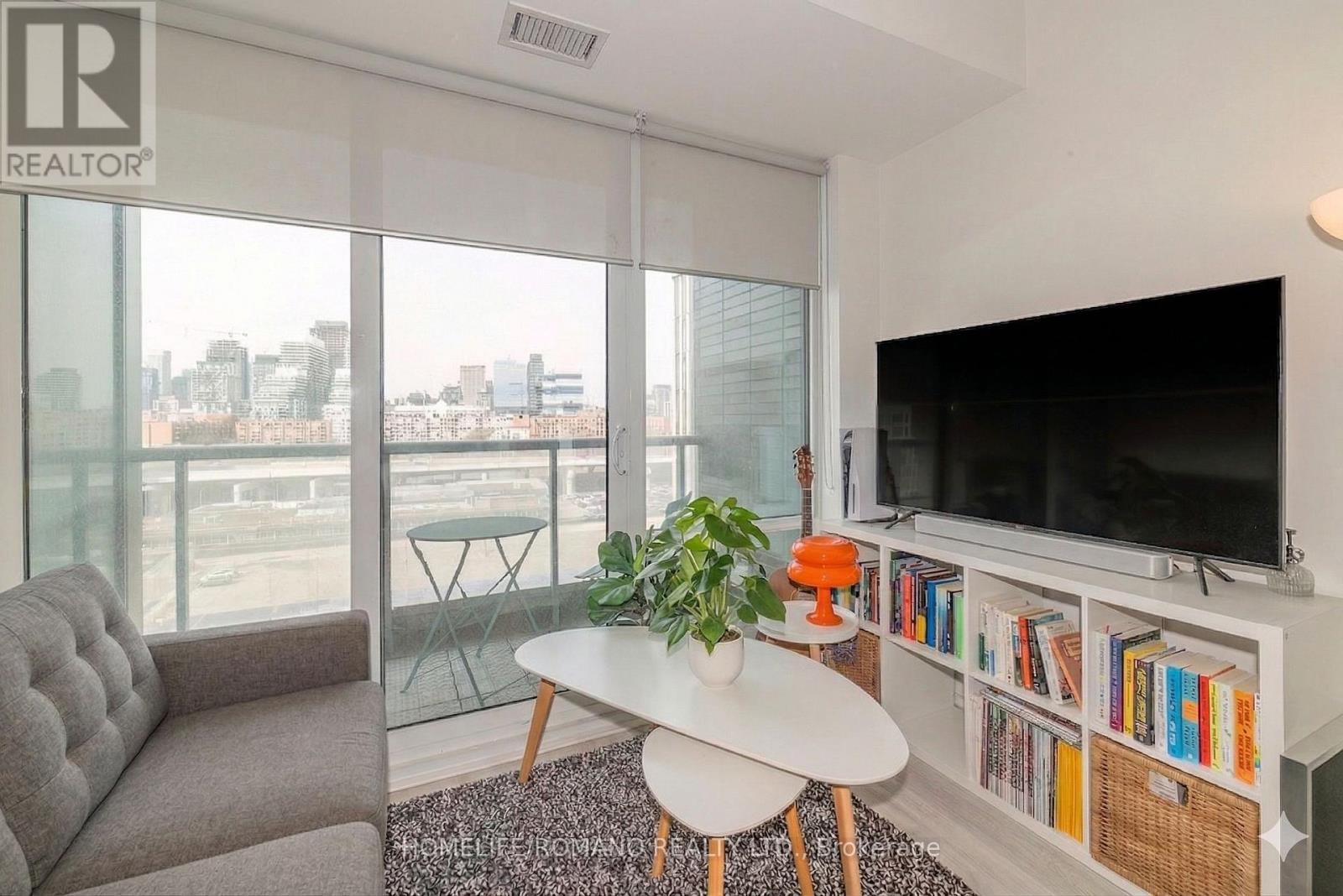 823 - 1 Edgewater Drive, Toronto, Ontario  M5A 0L1 - Photo 4 - C12886848