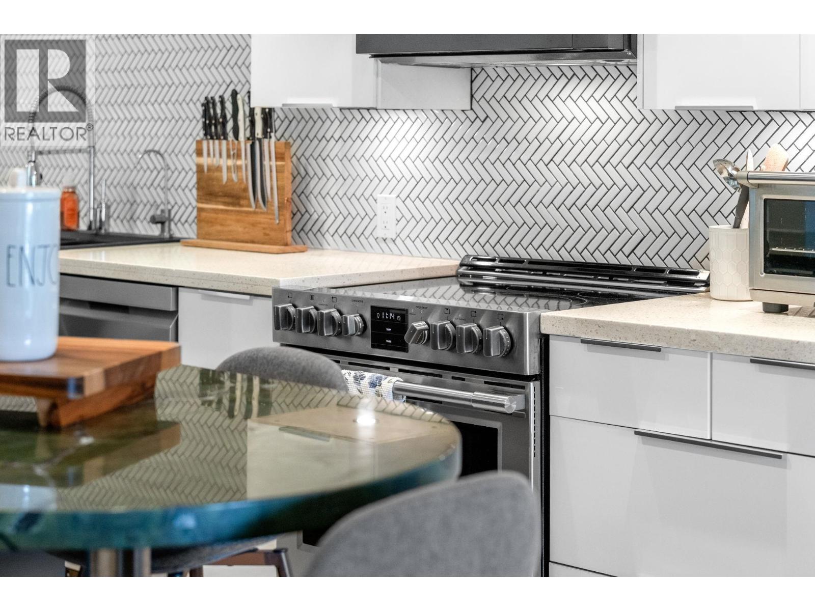 203 1066 W 13TH AVENUE, Vancouver, British Columbia