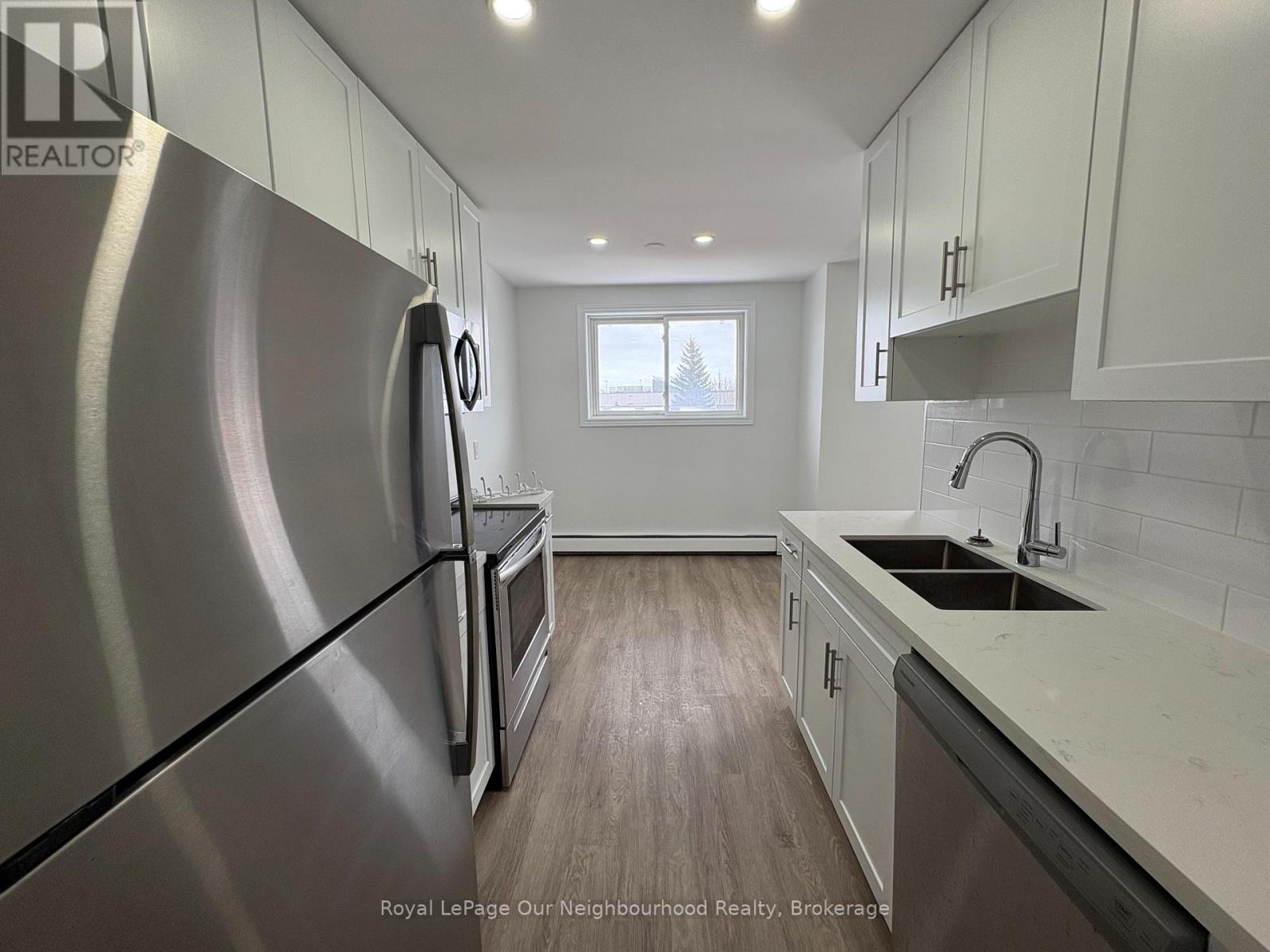 11 - 107 Chandler Drive, Kitchener, Ontario  N2E 1G7 - Photo 4 - X12919104