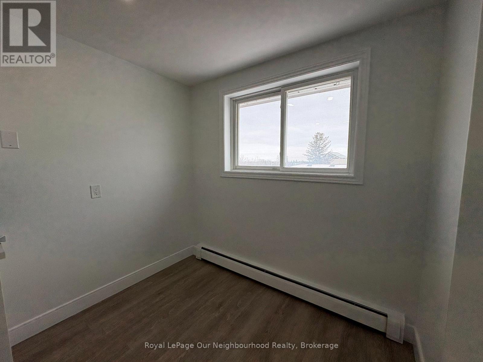 11 - 107 Chandler Drive, Kitchener, Ontario  N2E 1G7 - Photo 5 - X12919104