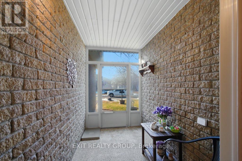 31 Aletha Drive, Prince Edward County, Ontario  K0K 3L0 - Photo 6 - X12919184