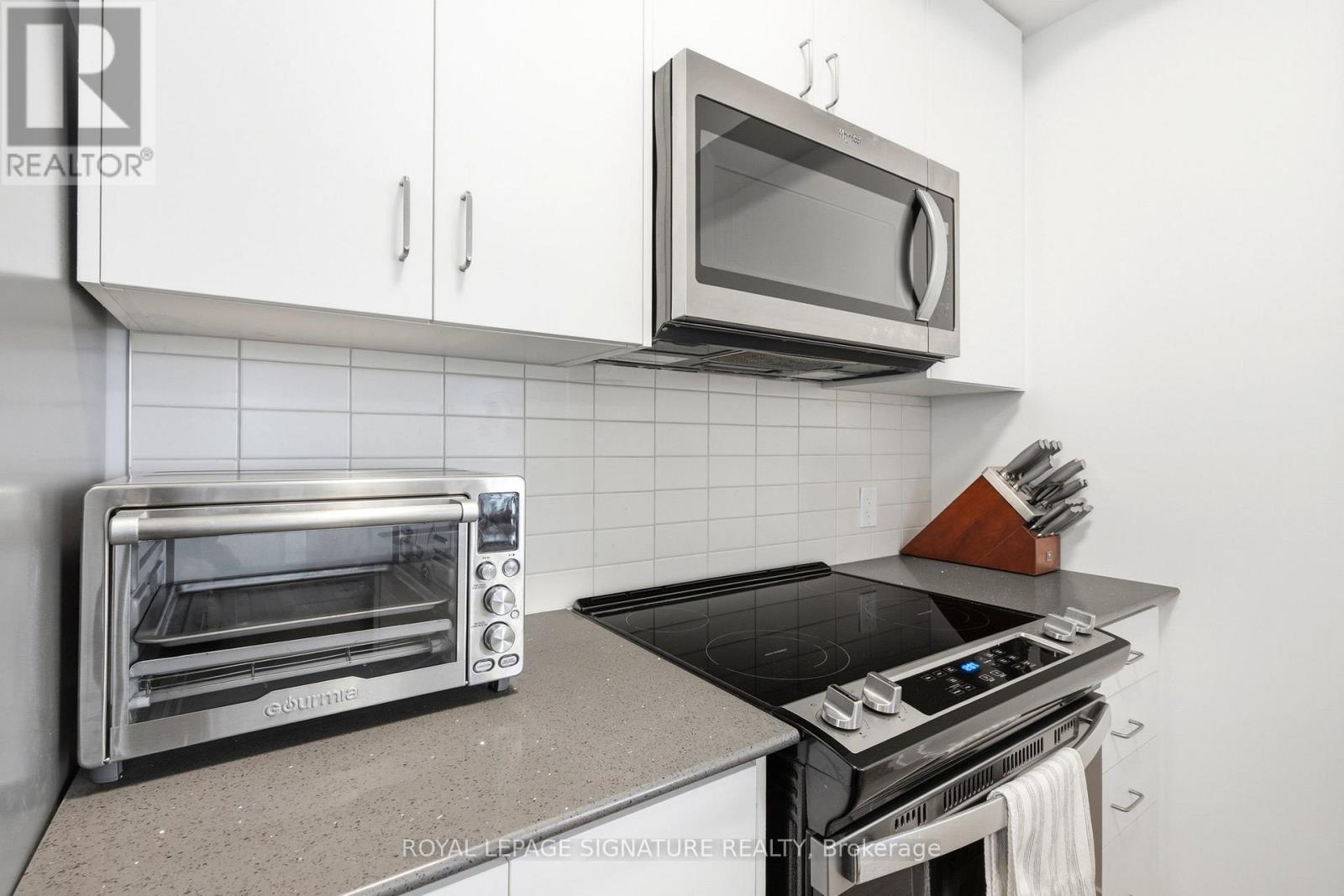 232 - 10 Mallard Trail, Hamilton (Waterdown), Ontario  L8B 2A7 - Photo 7 - X12918830