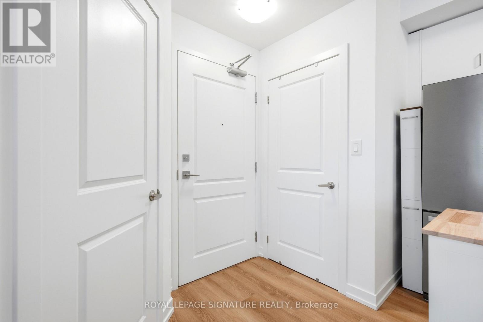 232 - 10 Mallard Trail, Hamilton (Waterdown), Ontario  L8B 2A7 - Photo 4 - X12918830