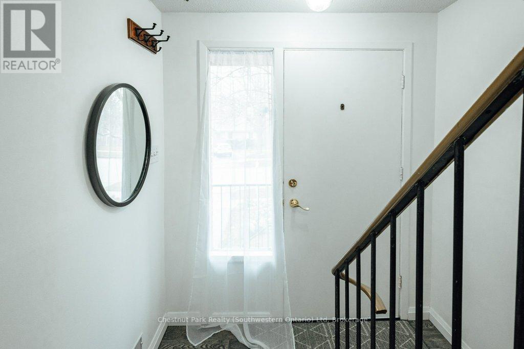 153 Dovercliffe Road, Guelph, Ontario N1G 3A5 - Photo 4 - X12919186