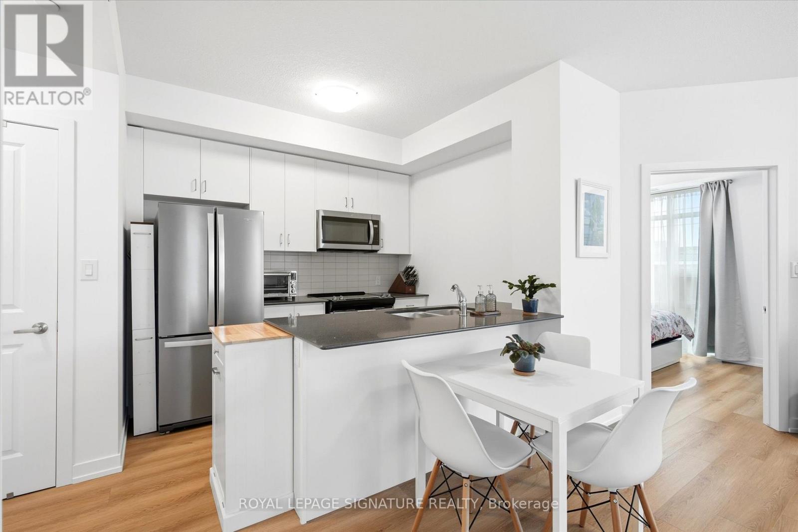 232 - 10 Mallard Trail, Hamilton (Waterdown), Ontario  L8B 2A7 - Photo 6 - X12918830