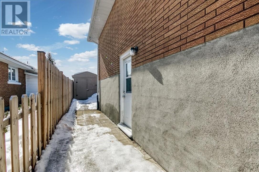 130 Main Street E, Chelmsford, Ontario  P0M 1L0 - Photo 3 - 2126911