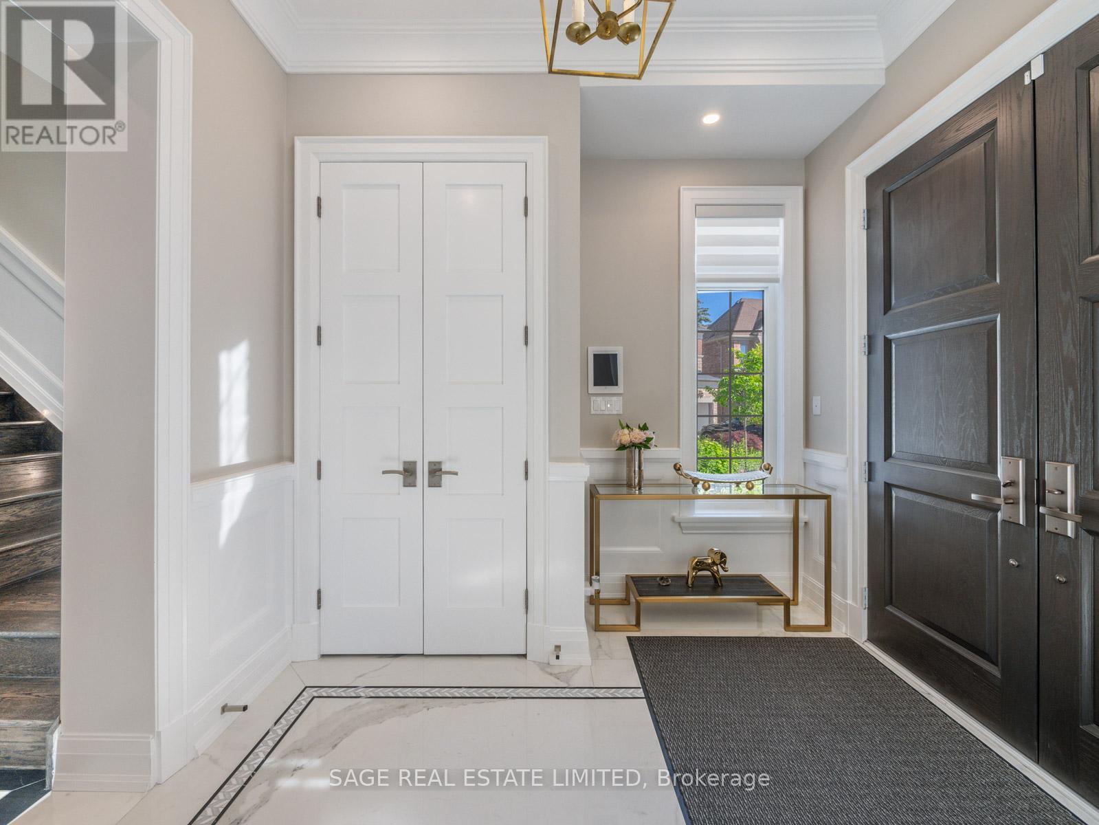 17 Daniel Cozens Court, Toronto, Ontario  M2R 0A7 - Photo 2 - C12919082