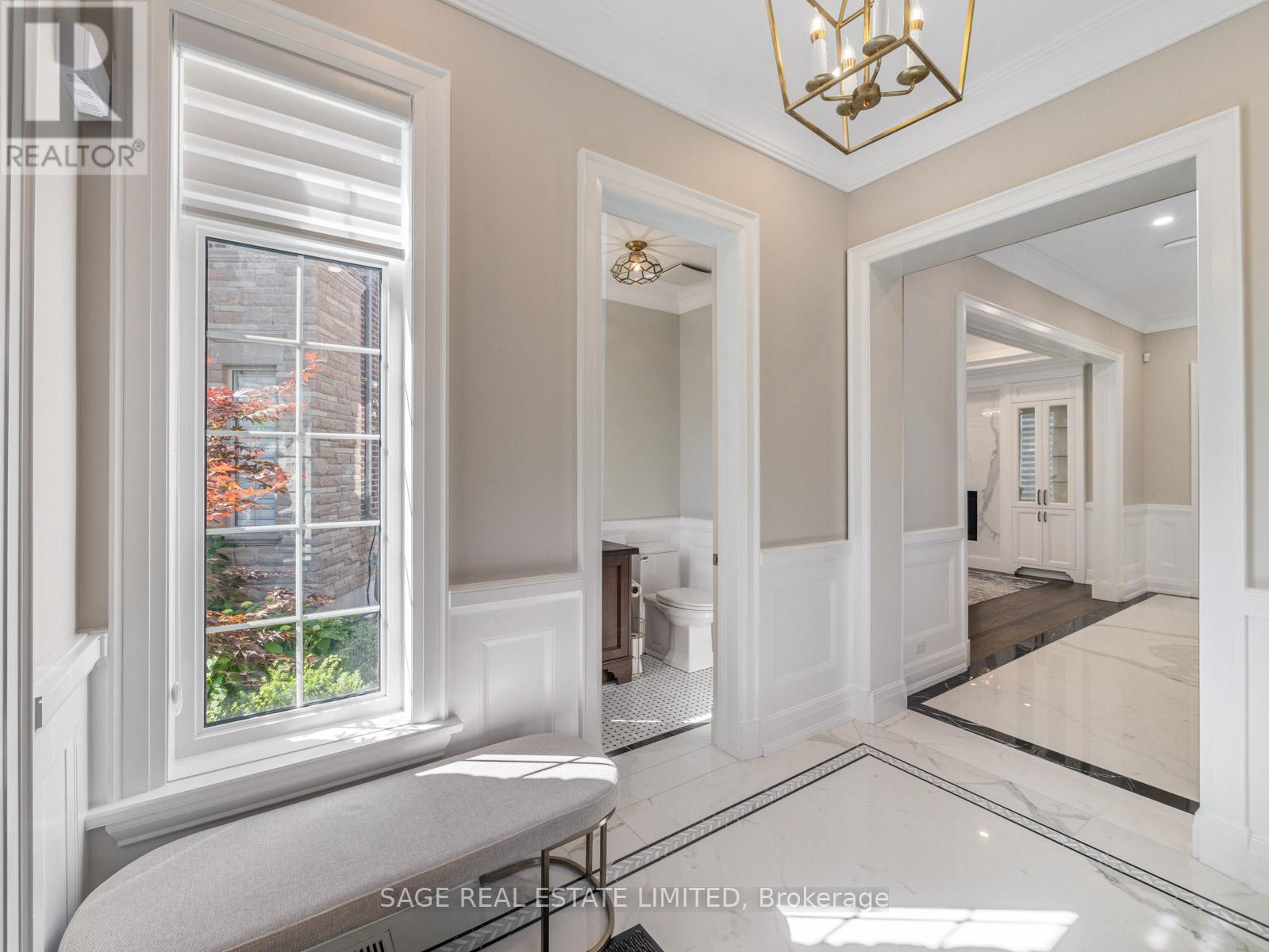 17 Daniel Cozens Court, Toronto, Ontario  M2R 0A7 - Photo 3 - C12919082