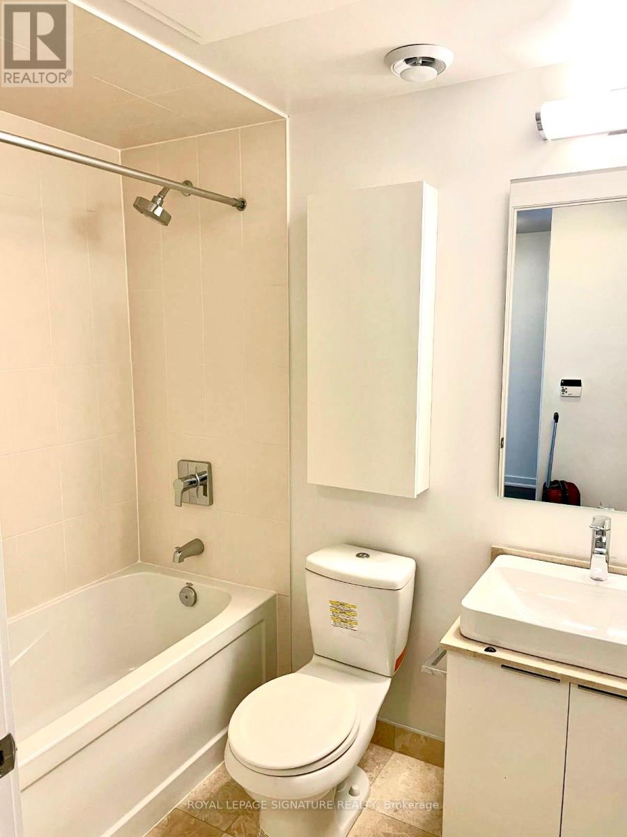 1310 - 14 York Street, Toronto (Waterfront Communities), Ontario  M5J 2Z2 - Photo 12 - C12919118