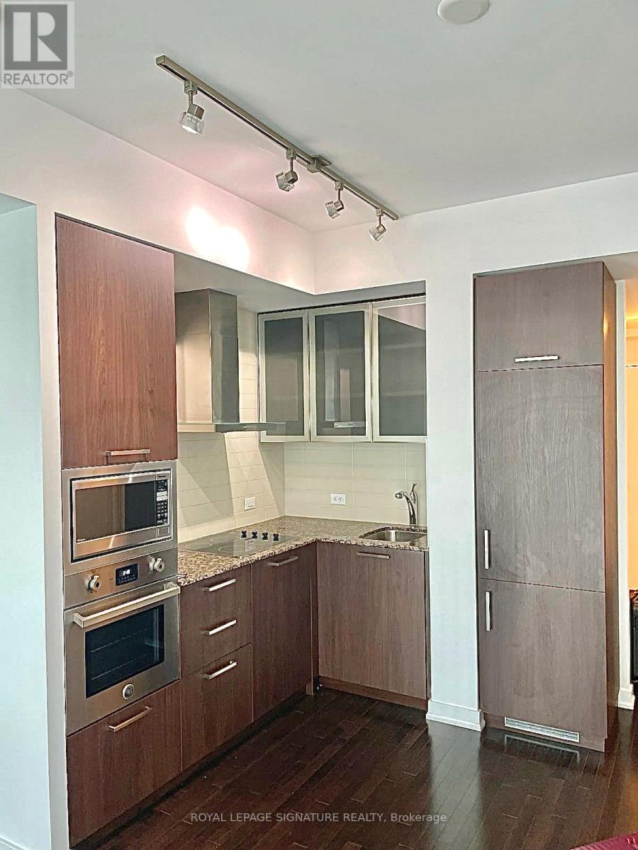 1310 - 14 York Street, Toronto (Waterfront Communities), Ontario  M5J 2Z2 - Photo 14 - C12919118