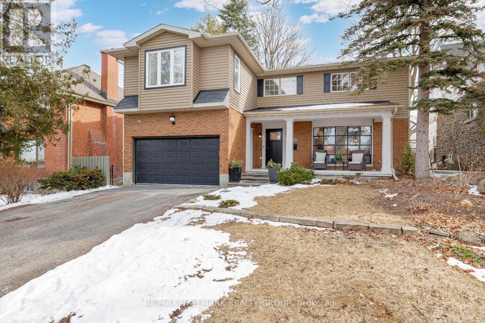 547 Denbury Avenue, Ottawa, Ontario K2A 2N8 - Photo 2 - X12919146