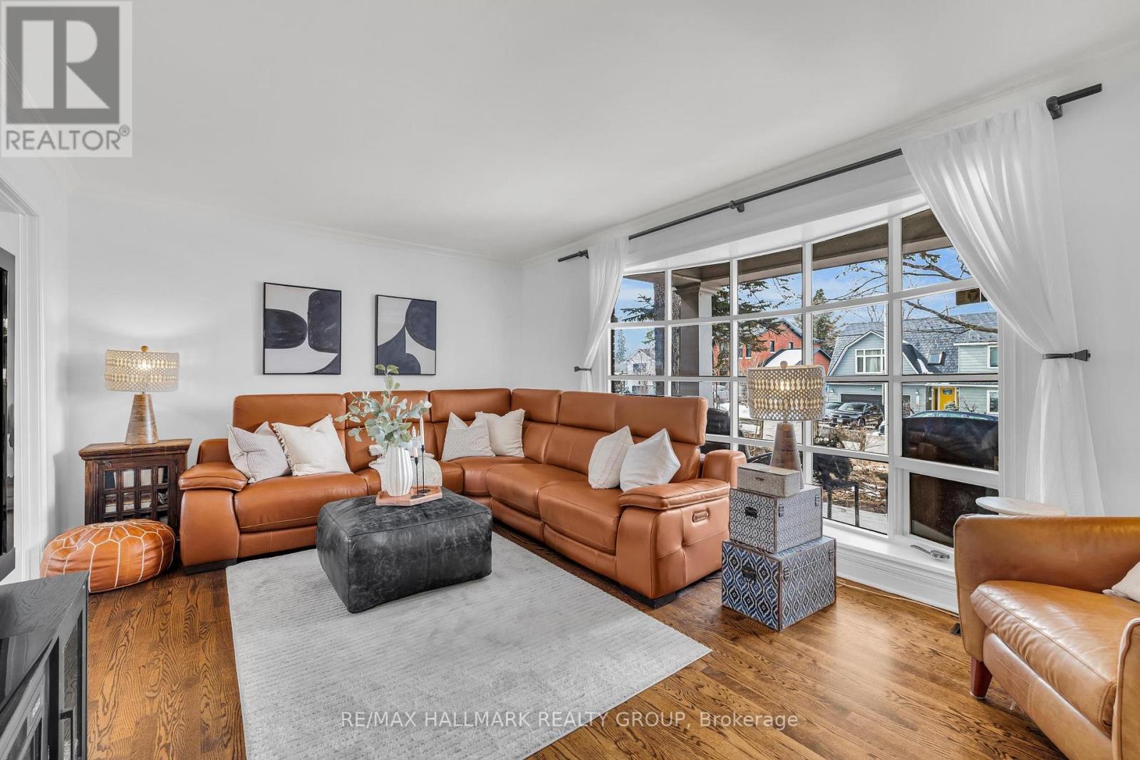 547 Denbury Avenue, Ottawa, Ontario K2A 2N8 - Photo 4 - X12919146