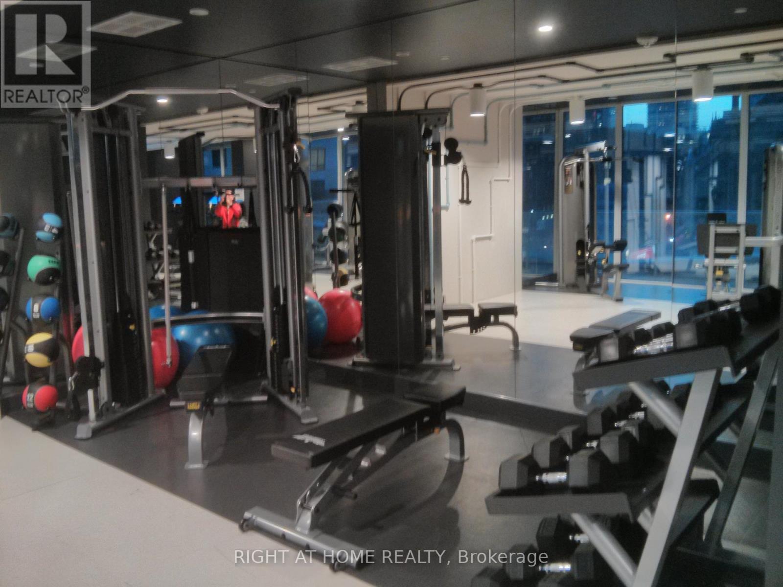 1011 - 68 Shuter Street, Toronto, Ontario  M5B 1B4 - Photo 8 - C12804454