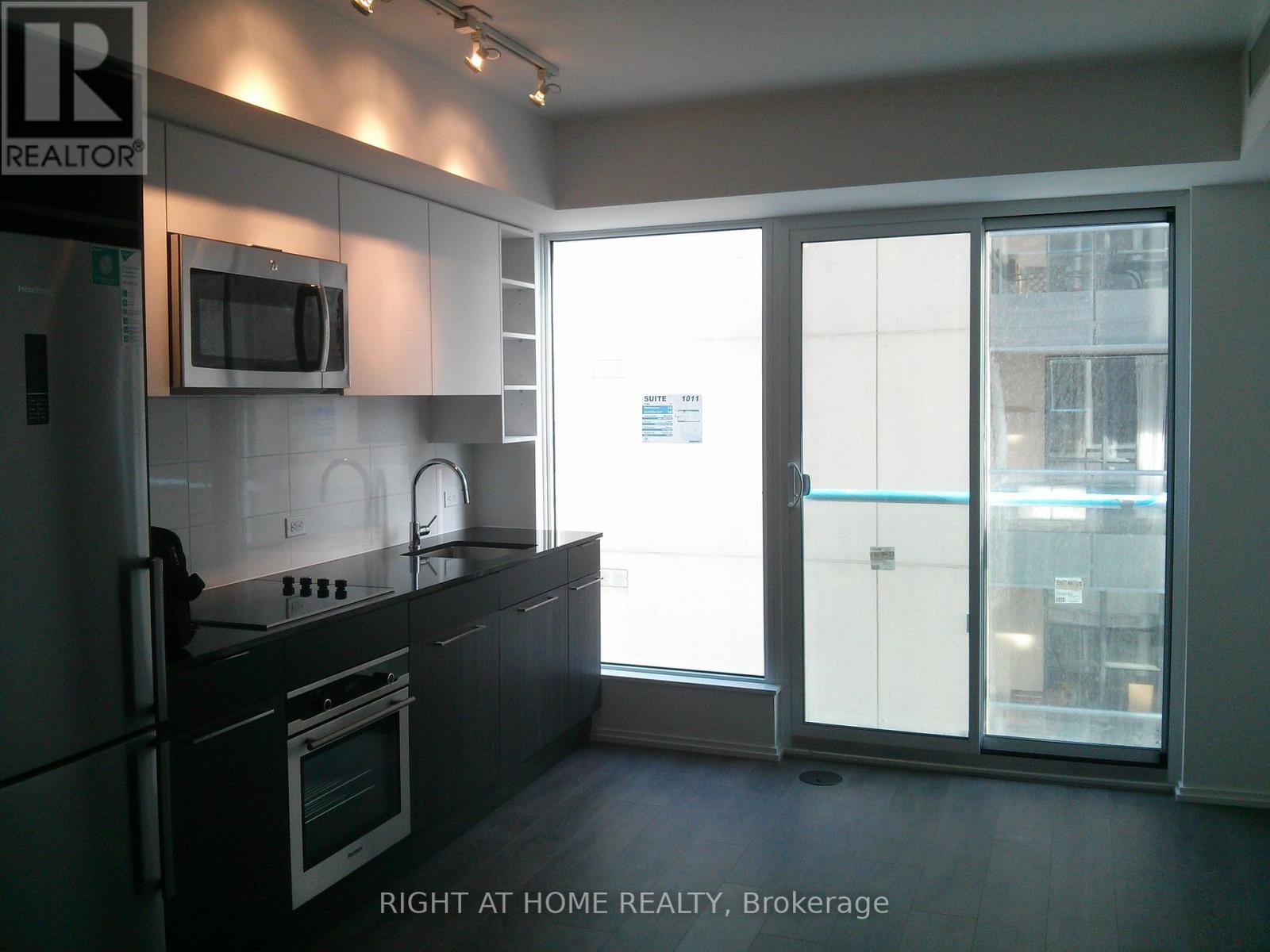 1011 - 68 Shuter Street, Toronto, Ontario  M5B 1B4 - Photo 3 - C12804454