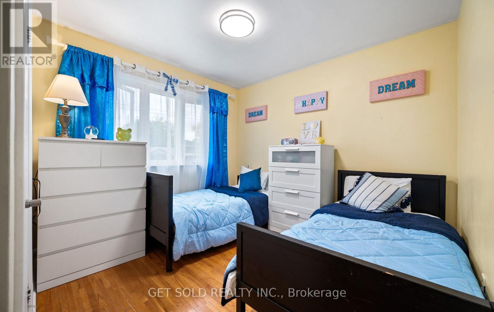 39 Pakenham Drive, Toronto, Ontario  M9W 4B2 - Photo 22 - W12578010