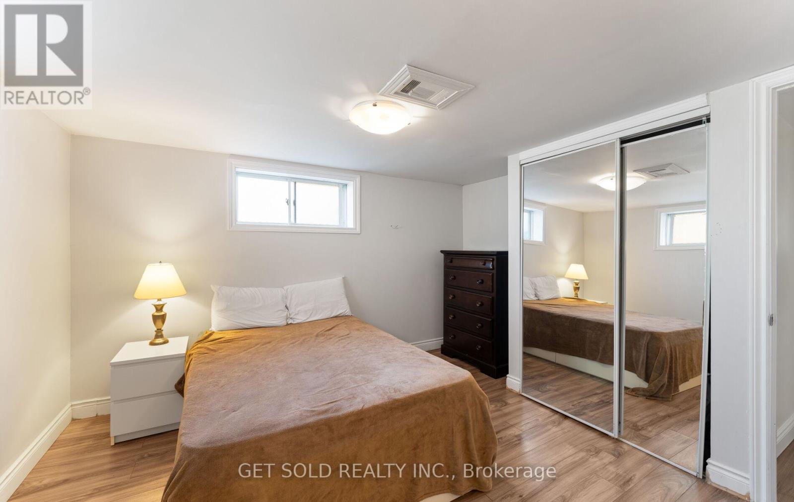 39 Pakenham Drive, Toronto, Ontario  M9W 4B2 - Photo 34 - W12578010