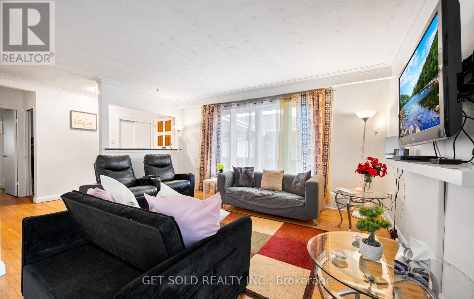 39 Pakenham Drive, Toronto, Ontario  M9W 4B2 - Photo 9 - W12578010