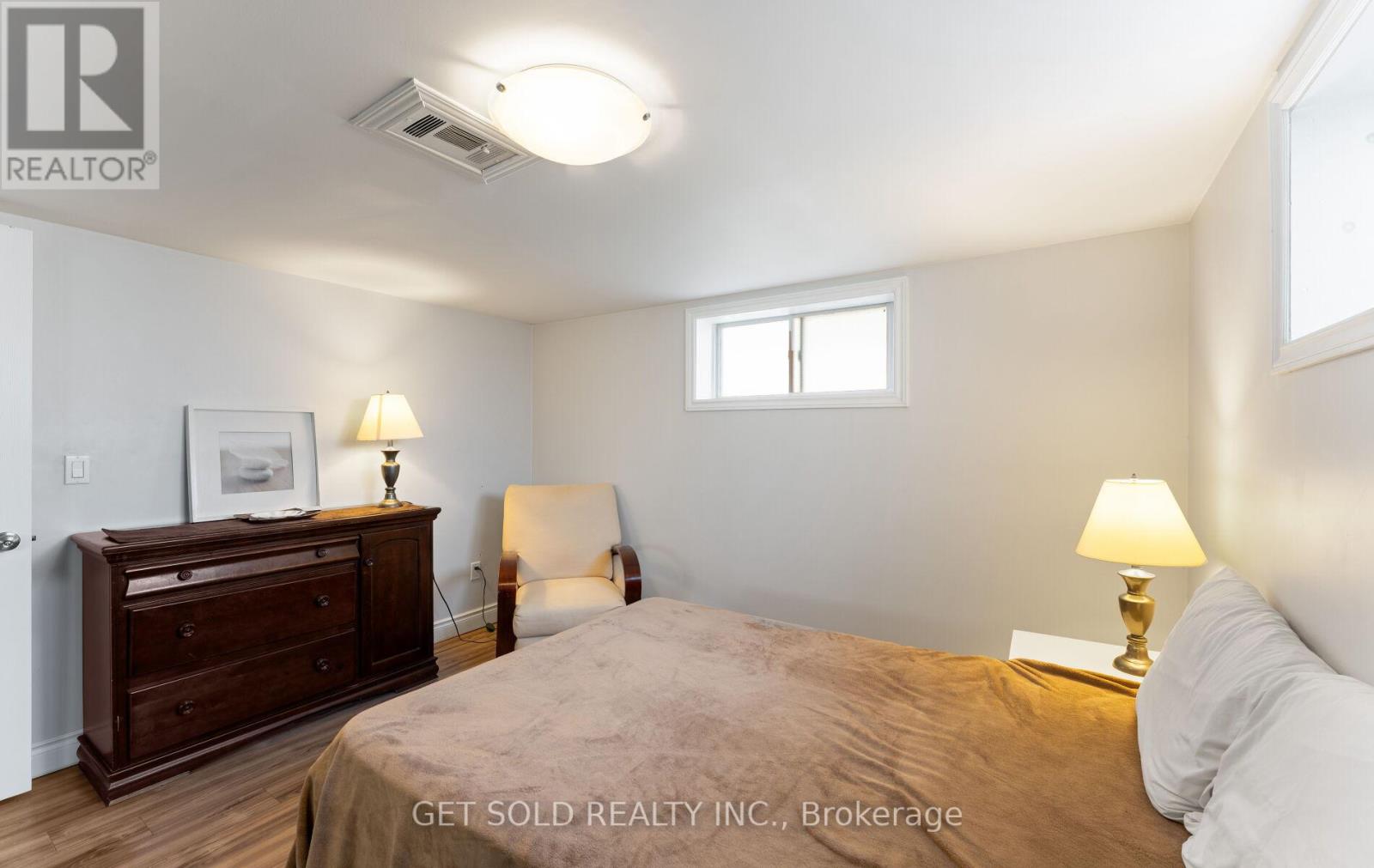 39 Pakenham Drive, Toronto, Ontario  M9W 4B2 - Photo 35 - W12578010