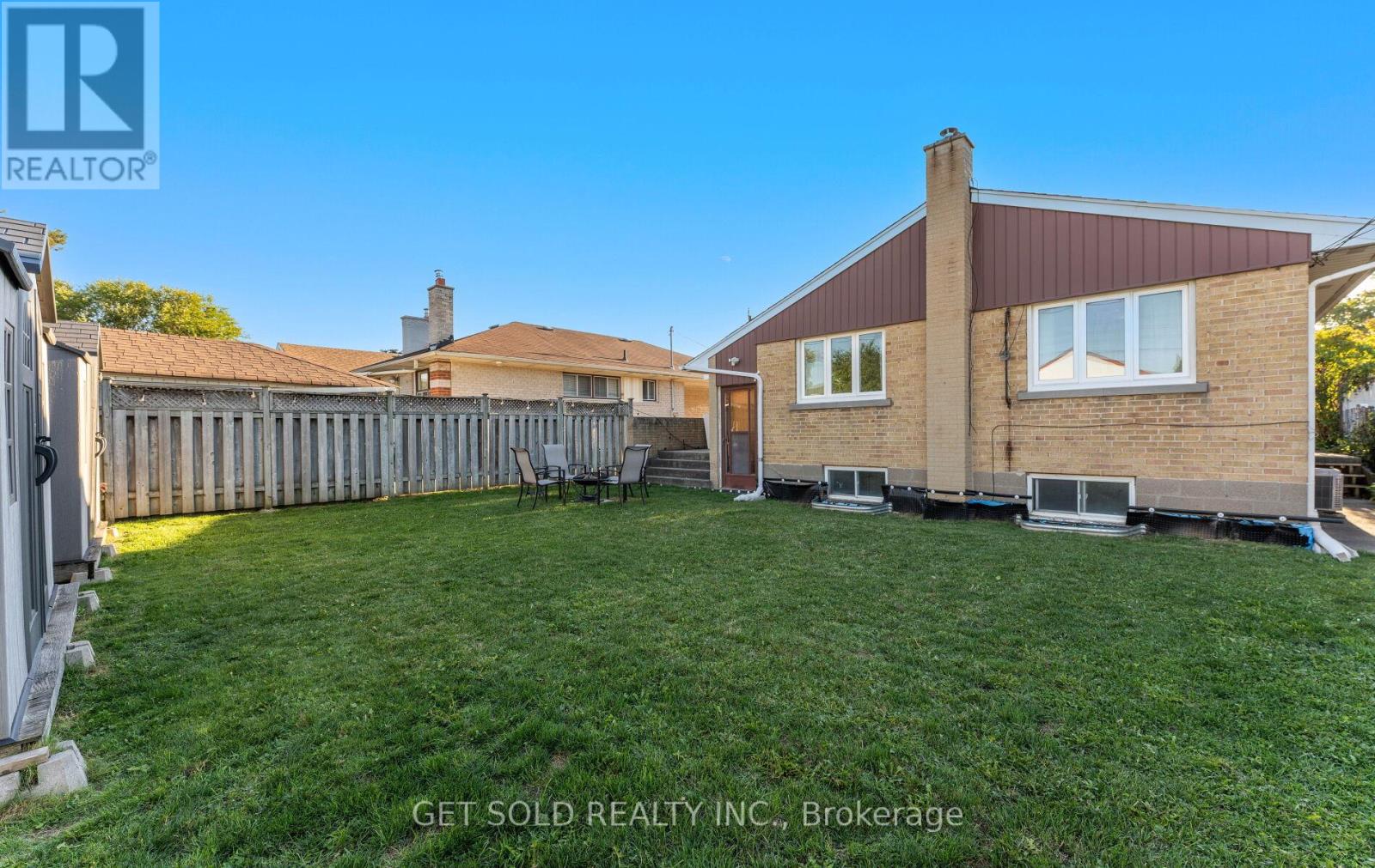 39 Pakenham Drive, Toronto, Ontario  M9W 4B2 - Photo 42 - W12578010