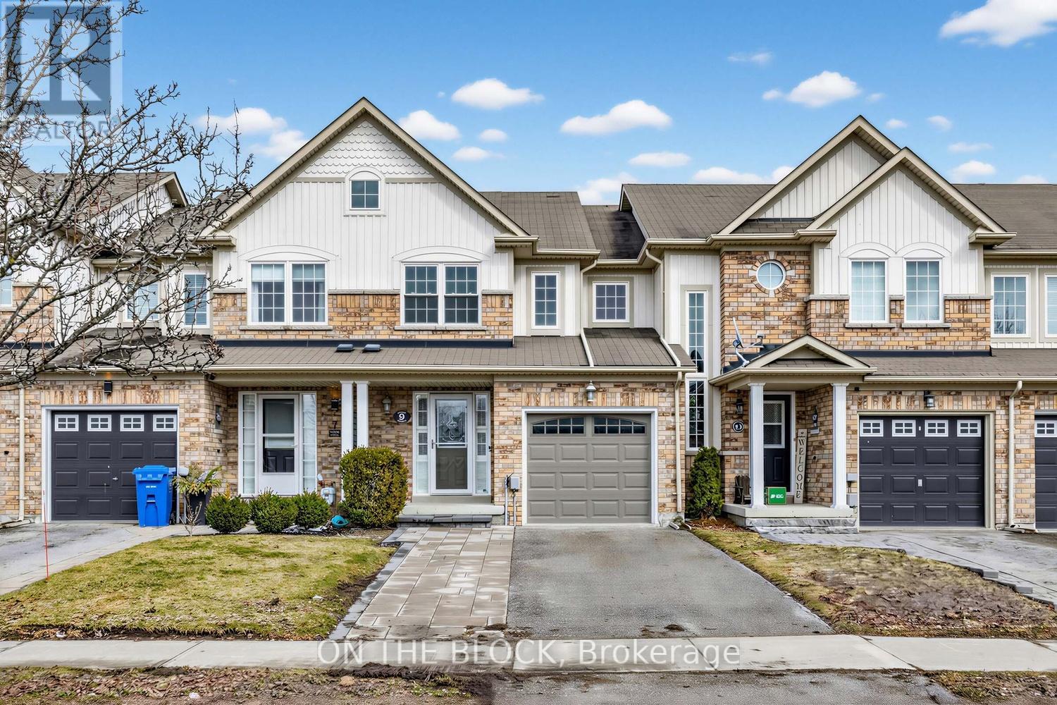 9 HAMMILL HEIGHTS, east gwillimbury (mt albert), Ontario