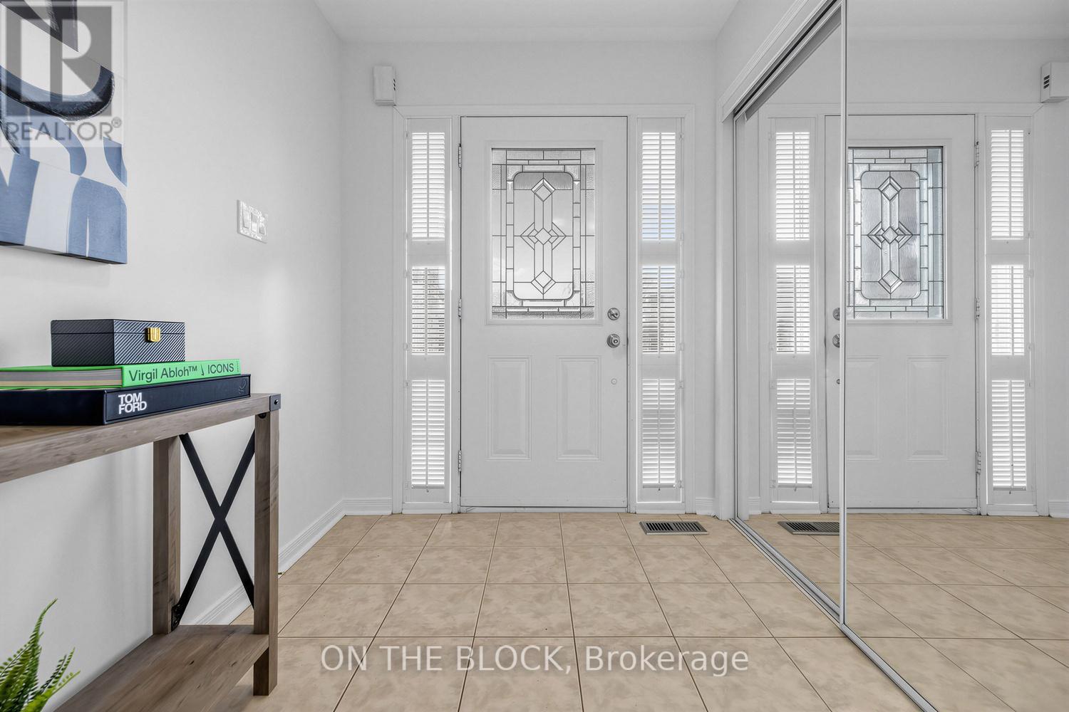 9 Hammill Heights, East Gwillimbury (Mt Albert), Ontario L0G 1M0 - Photo 4 - N12919092