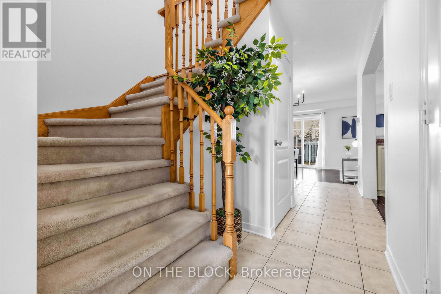 9 Hammill Heights, East Gwillimbury (Mt Albert), Ontario L0G 1M0 - Photo 6 - N12919092