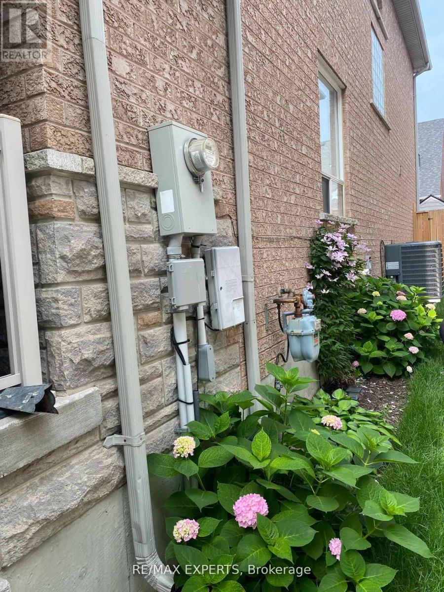 35 Arundel Drive, Vaughan, Ontario  L4H 2E6 - Photo 5 - N12919096