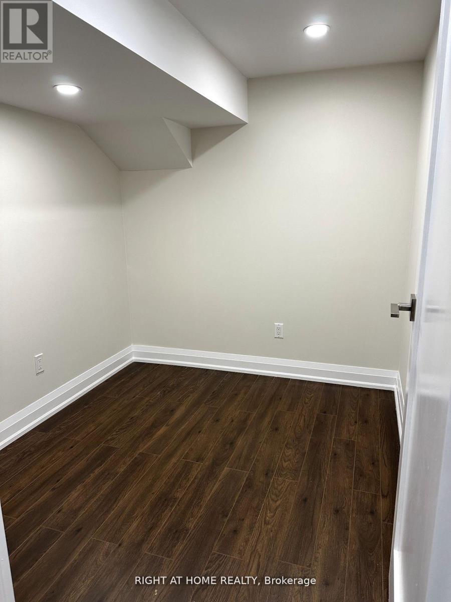 Lower Level Apartment - 11 Law Crescent, Richmond Hill, Ontario  L4C 5K7 - Photo 15 - N12919098