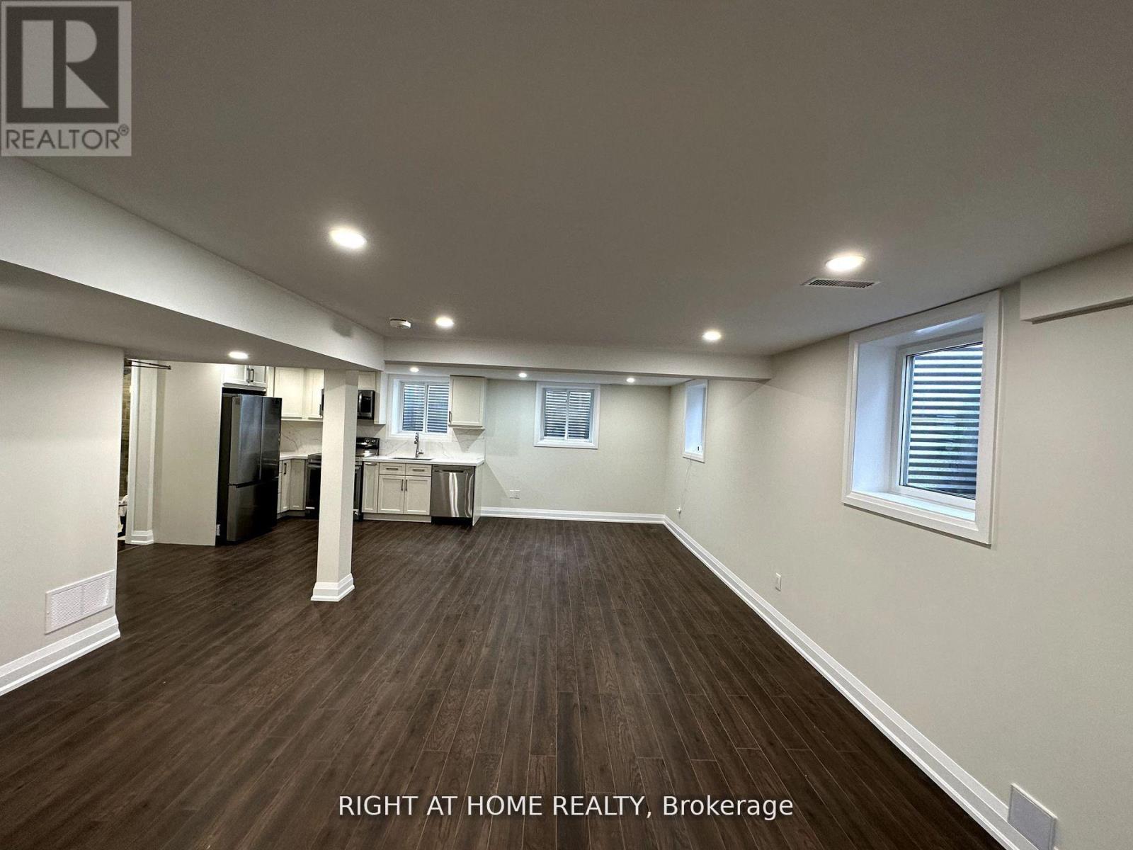 Lower Level Apartment - 11 Law Crescent, Richmond Hill, Ontario  L4C 5K7 - Photo 3 - N12919098