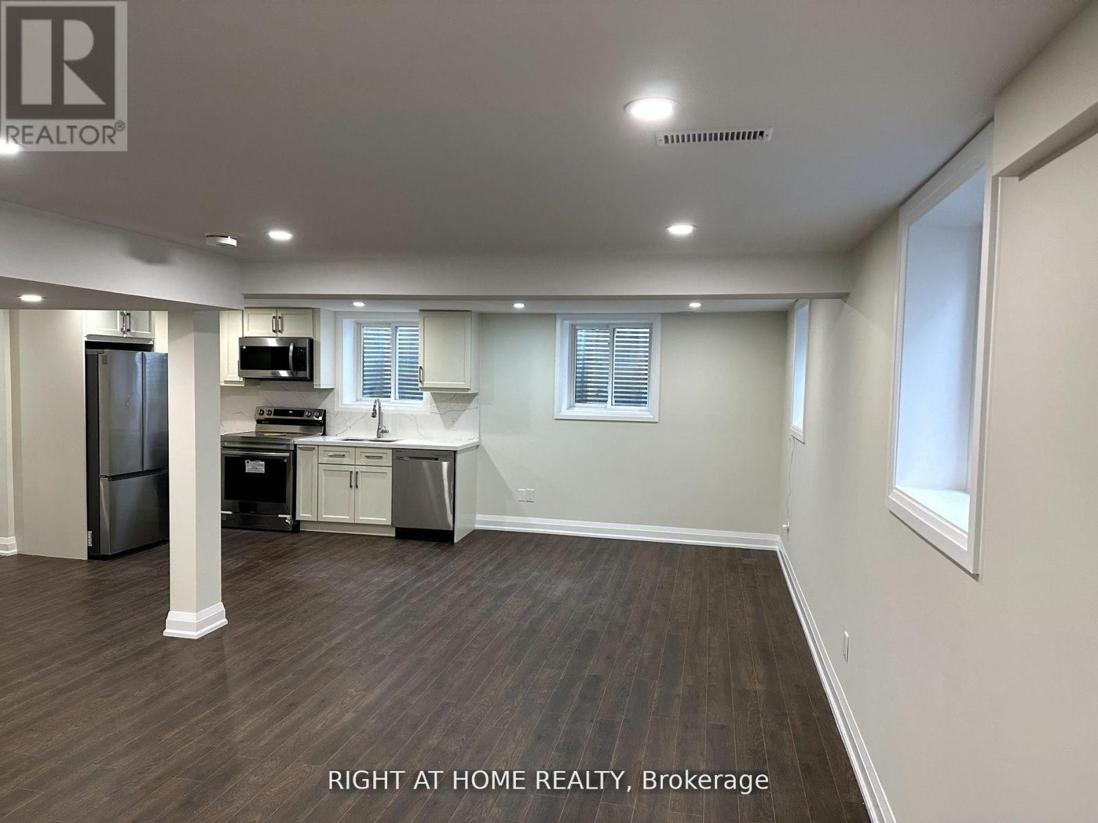 Lower Level Apartment - 11 Law Crescent, Richmond Hill, Ontario  L4C 5K7 - Photo 4 - N12919098