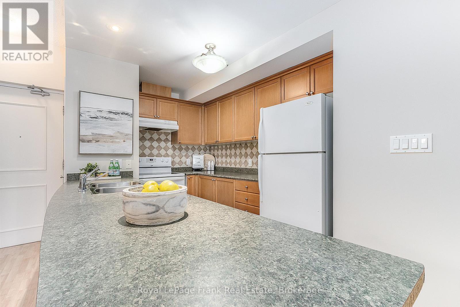 207 - 220 Main Street N, Uxbridge, Ontario L9P 0B6 - Photo 2 - N12919168