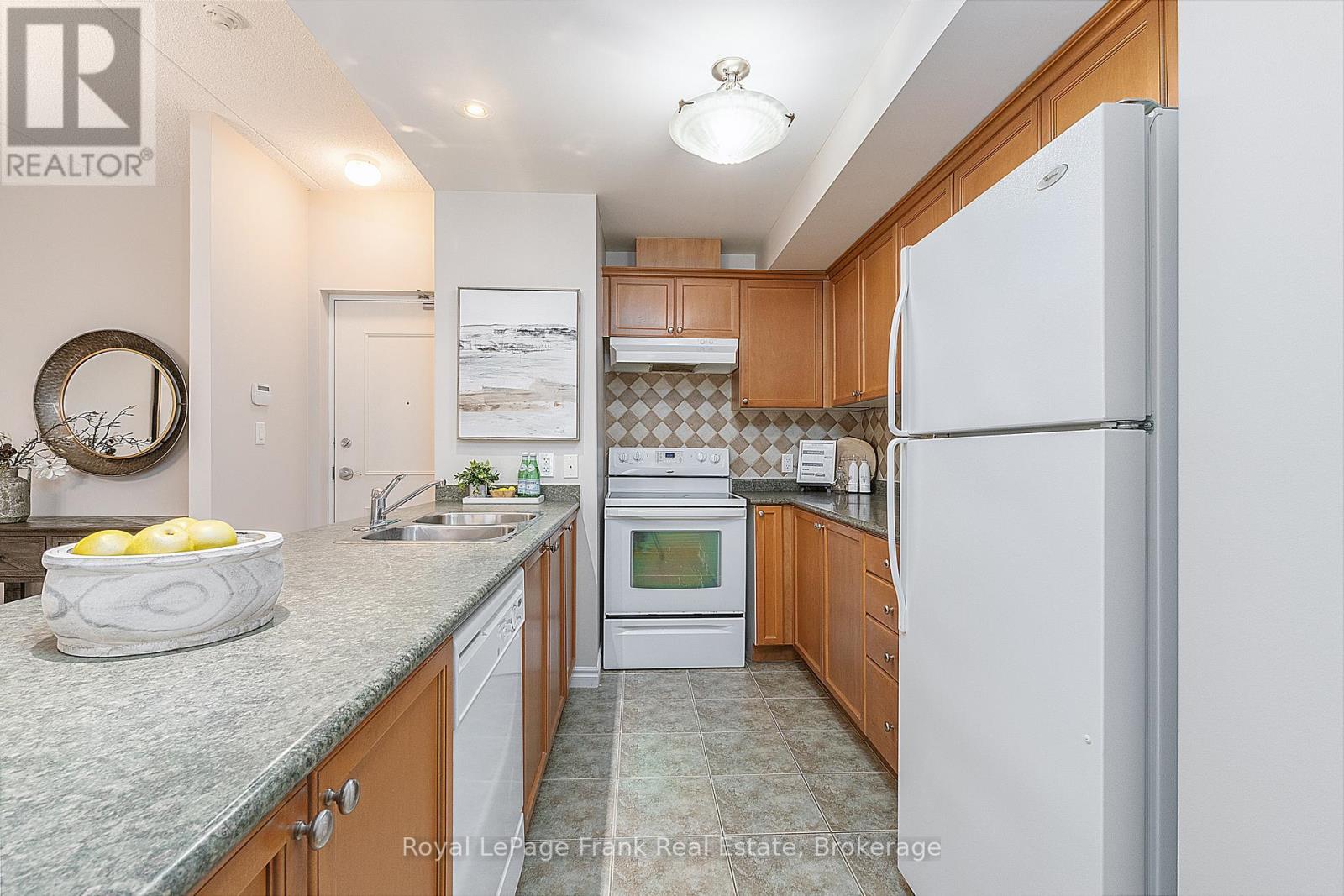 207 - 220 Main Street N, Uxbridge, Ontario L9P 0B6 - Photo 3 - N12919168