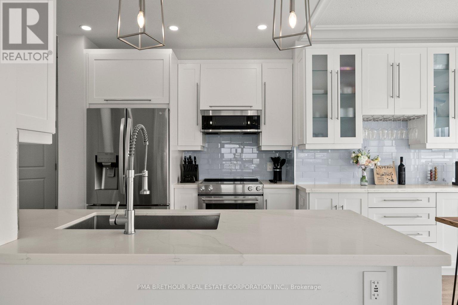 902 - 7730 Kipling Avenue, Vaughan, Ontario  L4L 1Y9 - Photo 2 - N12919260