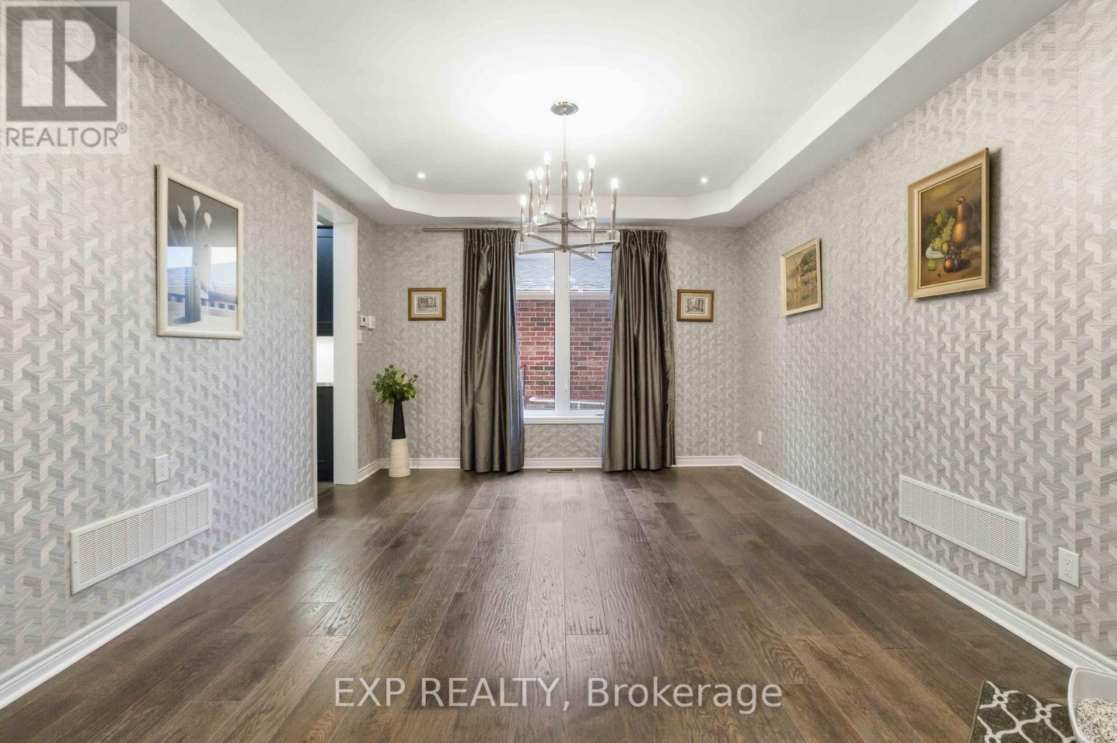 34 Atchison Drive, Caledon, Ontario  L7C 3R5 - Photo 3 - W12919126