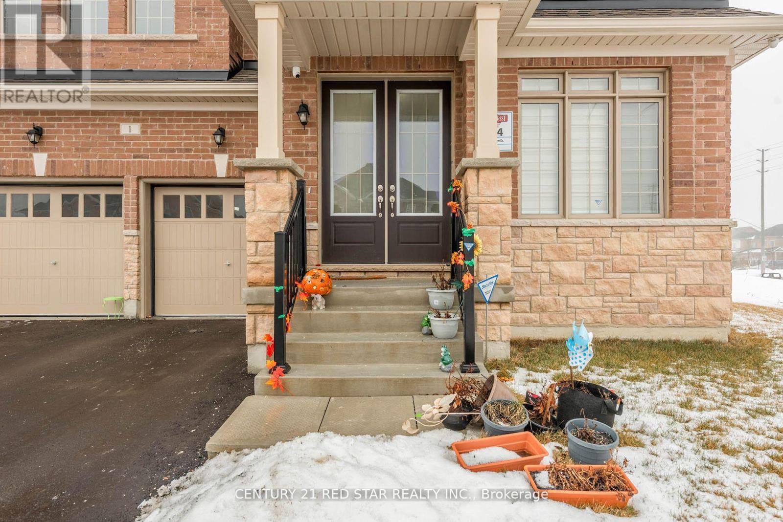 1 Goodview Drive, Brampton, Ontario  L6R 4C5 - Photo 2 - W12919132