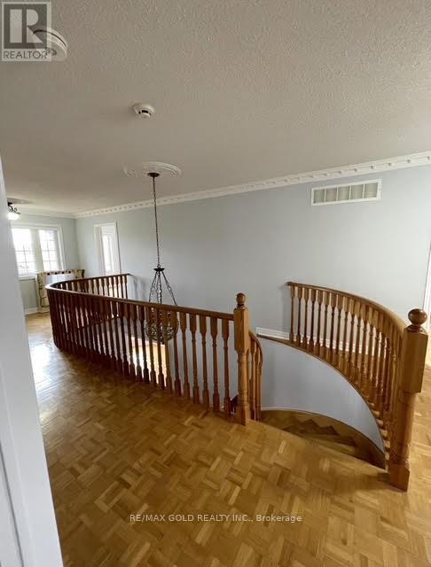 Upper - 25 Giza Crescent, Brampton, Ontario  L6R 2R2 - Photo 5 - W12919188