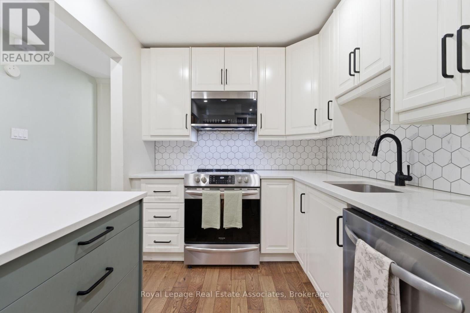 2333 Melissa Crescent, Burlington, Ontario  L7P 3T5 - Photo 11 - W12919200