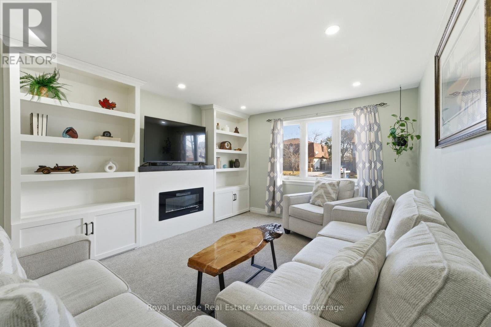 2333 Melissa Crescent, Burlington, Ontario  L7P 3T5 - Photo 2 - W12919200